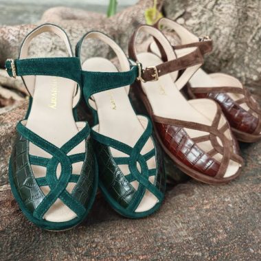 What shoes do girls wear for hip hop dance class?